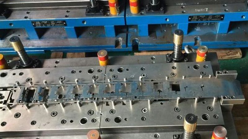 五金电子接插件冲压模具制造：揭秘其核心工艺与选型要点**