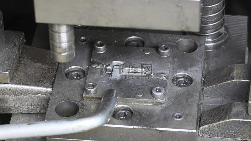 塑胶精密模具维修：关键步骤与注意事项**