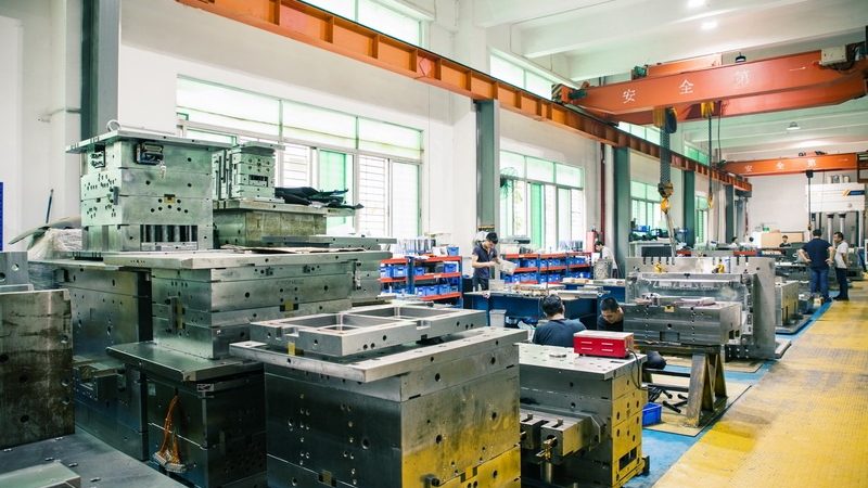 双色模具：汽车内饰精工之选**