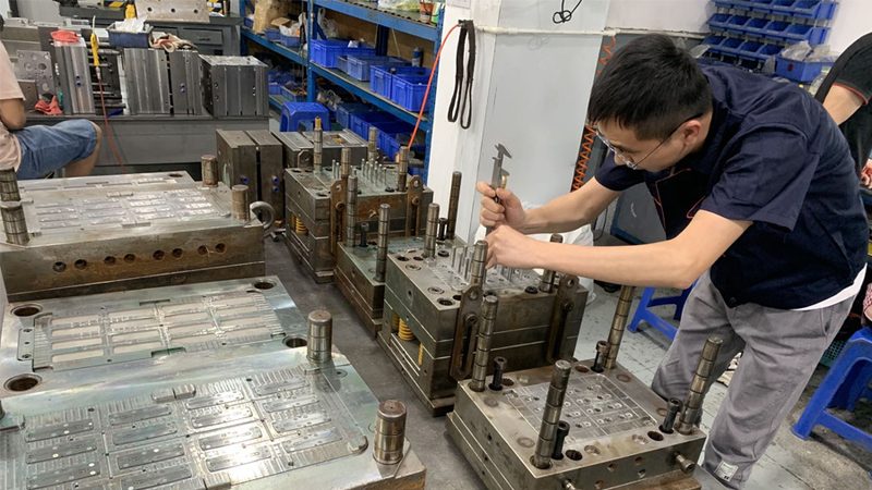 成都双色模具：如何挑选靠谱的厂家**